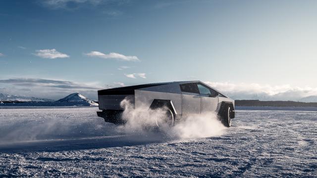 Tesla'dan Cybertruck için dikkat çeken yasak! Teslim alan ilk 1 yıl satamayacak