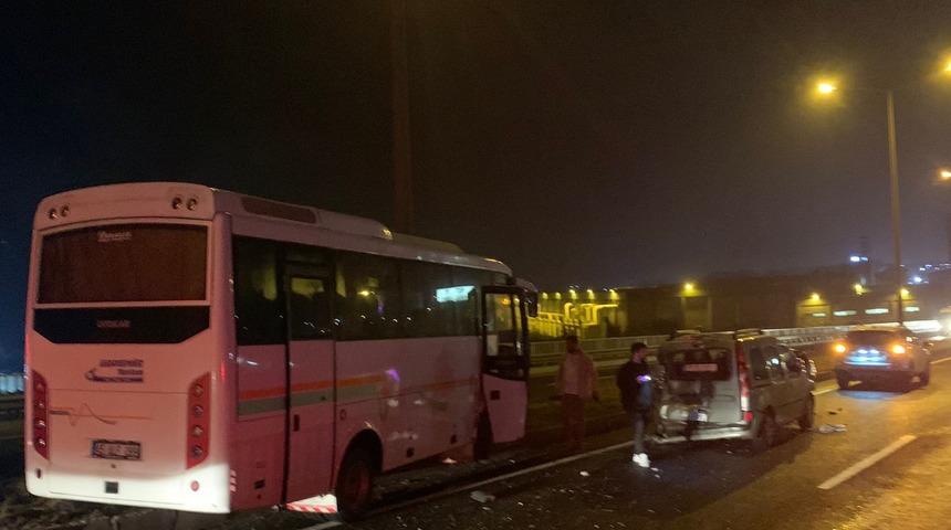 Manisa'da 3 aracın karıştığı kazada 10 kişi yaralandı