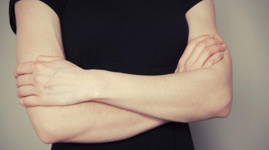 Kollarını nasıl bağlıyorsun? Bu kişilik testi karakteriniz hakkında çok şey söylüyor!