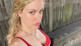 Serel Yereli başını örtüp poz verdi! Paylaşımı yorumlara kapattı