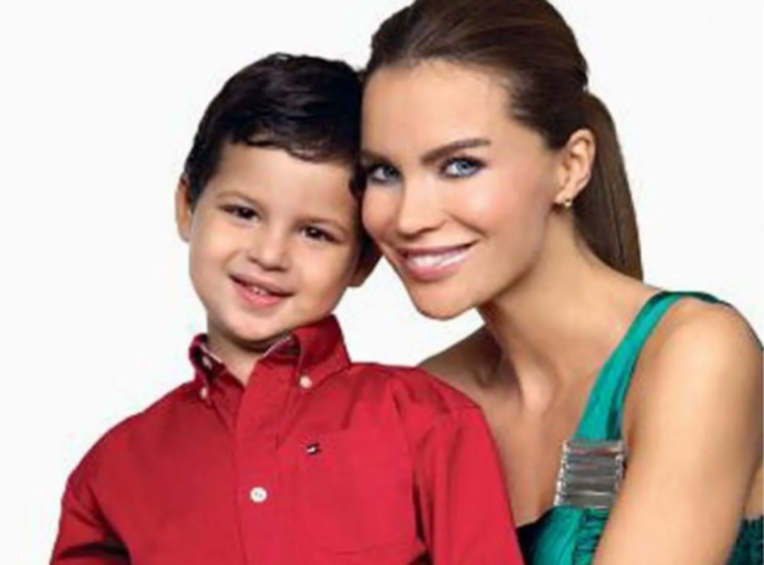 Ebru Şallı&rsquo;nın oğlu b&uuml;y&uuml;d&uuml;, koca delikanlı oldu! Beren Tan'ın son haline yorum yağdı