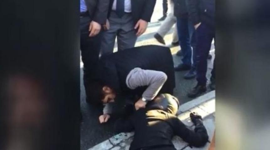 Yaralı yerde yatarken tartışma &ccedil;ıktı