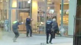 Almanya'da tartışma yaratan görüntüler! Polisler kurşun yağmuruna tuttu