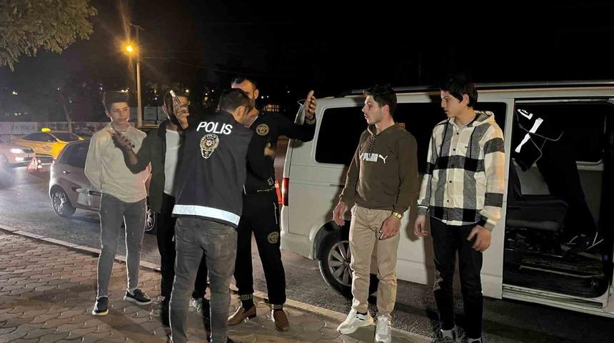 Kilis&rsquo;te g&uuml;ven ve huzur uygulaması: 2 firari h&uuml;k&uuml;ml&uuml; yakalandı