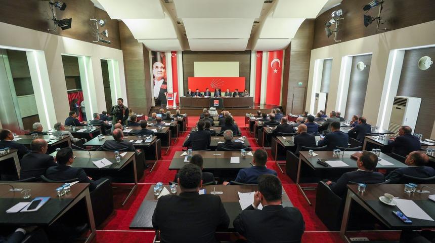 CHP'li 81 il başkanından ortak a&ccedil;ıklama: T&uuml;z&uuml;k Kurultayı, yerel se&ccedil;imlerden sonra yapılsın!