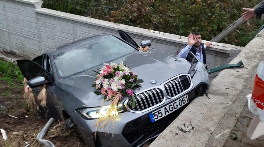 Samsun'da gelin arabasının yaptığı trafik kazasında 2 kişi yaralandı