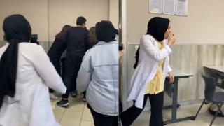 Kavga eder gibi yapıp öğretmenlerine sürpriz yaptılar! TikTok'ta çiçek akımı hızla yayılıyor