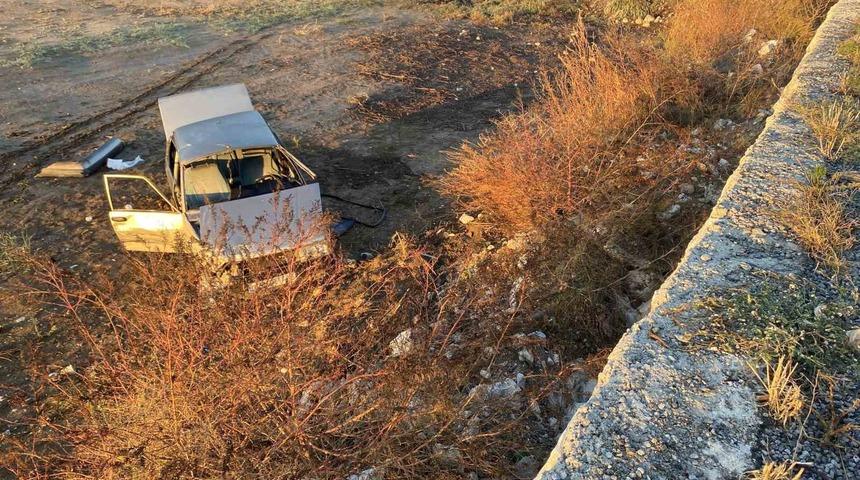 Şarampole d&uuml;şen ara&ccedil;taki 5 kişi yaralandı