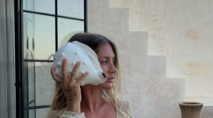 Sosyal medya fenomeni Pauline Tantot hayranlarına cesur pozuyla seslendi! Üzerini çıkartıp kot pantolonuyla kaldı... "Seni bekliyorum"