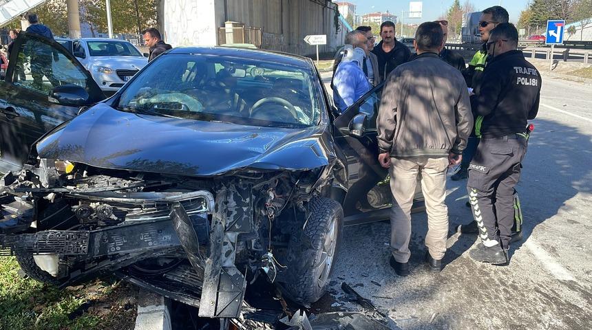 Kütahya'da iki aracın çarpıştığı kazada 4 kişi yaralandı