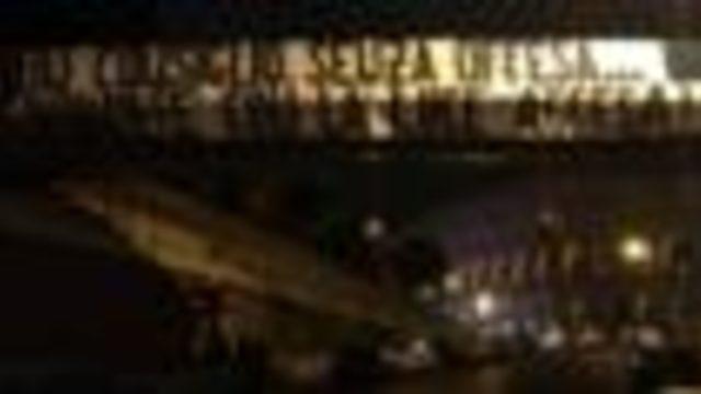 Üst geçide Roma forması giydirilmiş cansız mankenler asıldı