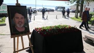 Öldürüp asitle yok etmişlerdi! İş insanı Nurhan Ör için gıyabi cenaze namazı... Musalla taşına tabut yerine güller konuldu 