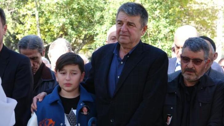 Öldürüp asitle yok etmişlerdi! İş insanı Nurhan Ör için gıyabi cenaze namazı... Musalla taşına tabut yerine güller konuldu  G5