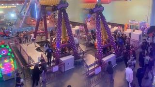 AVM'de facianın eşiğinden dönüldü! Çocukların bindiği oyuncak devrildi