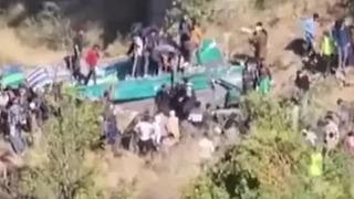 Hindistan'da facia! Yolcu otobüsü şarampole yuvarlandı, çok sayıda ölü ve yaralı var