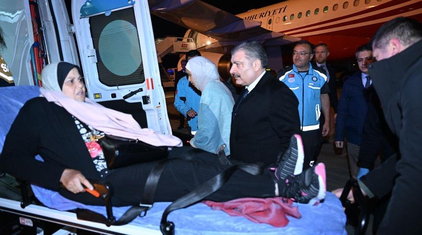 Gazzeli kanser hastalarıyla refakatçilerini Mısır'dan getiren uçaklar Türkiye'ye geldi