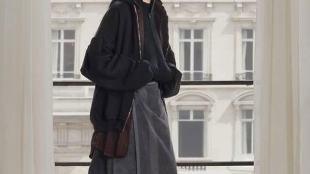 Balenciaga'nın çıkardığı yeni 'Havlu Etek' sosyal medyanın diline düştü! Fiyatını duyanlar inanamadı