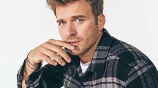 Tarzıyla dikkat çekmişti! Kıvanç Tatlıtuğ’un gömleğinin fiyatı dudak uçuklattı