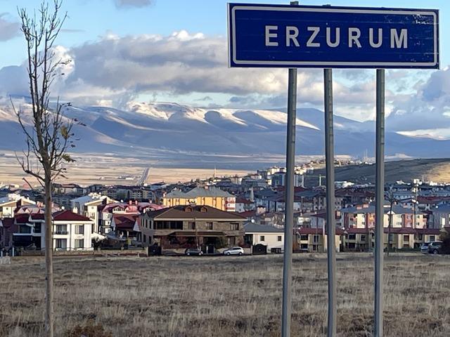 Erzurum'da yüksek kesimlerde kar yağışı etkili oldu