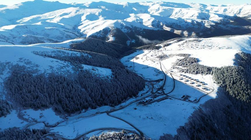 Giresun'da Kümbet Yaylası beyaza büründü