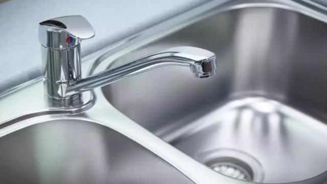 Bakteriden eser kalmıyor! Mutfak lavabosunu tertemiz yapan temizlik tüyosu