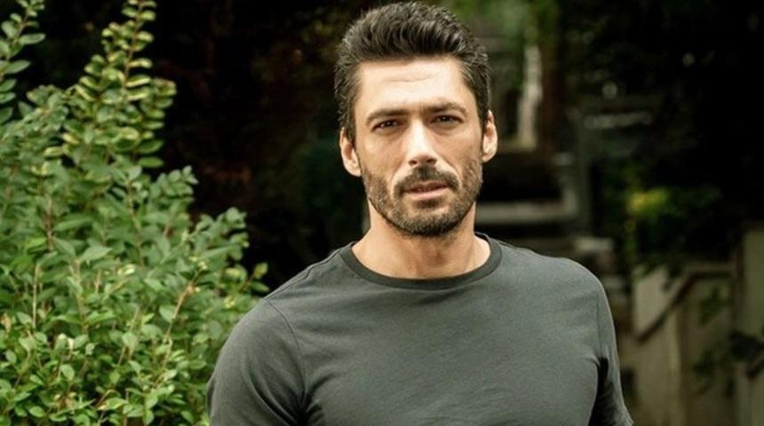 Arka Sokaklar'ın Komiser Mehmet'i Pamir Pekin şaşırttı! Meğer Hülya Avşar ile kamera önünde öpüşmüş