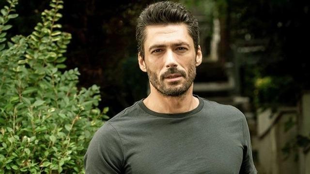 Arka Sokaklar'ın Komiser Mehmet'i Pamir Pekin şaşırttı! Meğer Hülya Avşar ile kamera önünde öpüşmüş