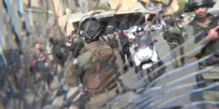 Kudüs'te TRT haber ekibine saldırı! Polis, silah dipçiği ile kamerayı kırdı