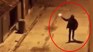 Belinden çıkardığı tabancayı peş peşe böyle ateşledi! O maganda aranıyor