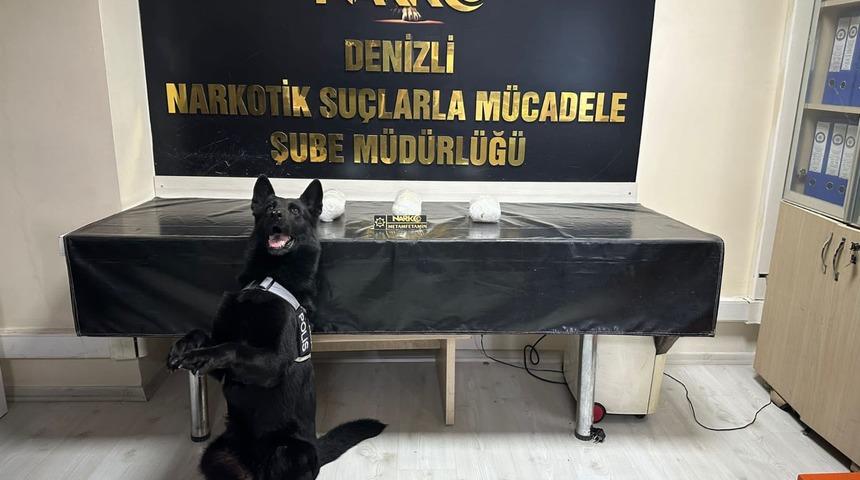 Denizli'de otomobilde uyuşturucu bulunmasıyla ilgili 2 zanlı tutuklandı