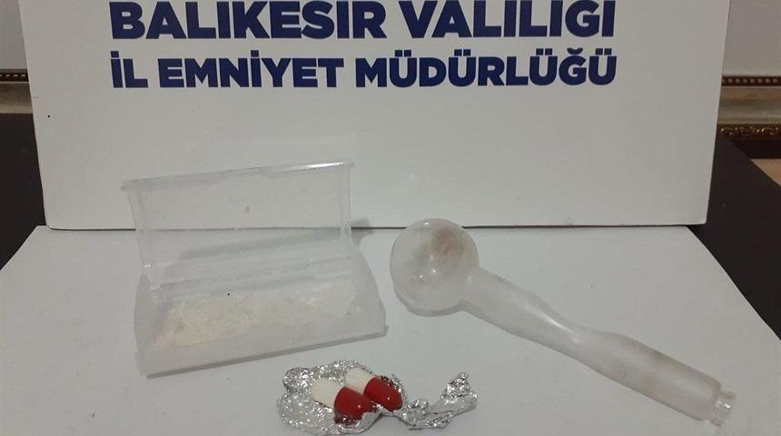 Dolandırıcılık ve sahtecilikten aranan şahıs Bandırma’da yakalandı