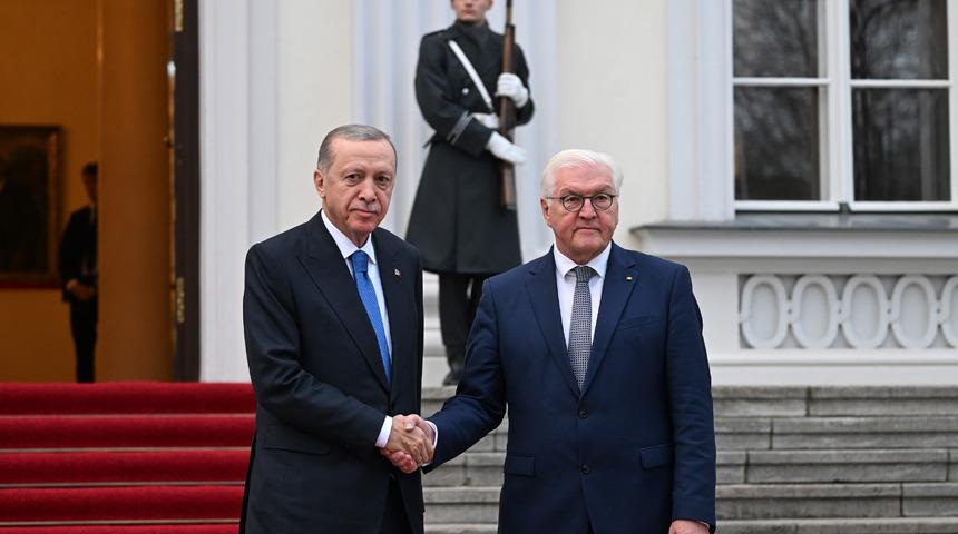 Cumhurbaşkanı Erdoğan Almanya'da! Steinmeier'in ardından Başbakan Scholz ile görüşecek