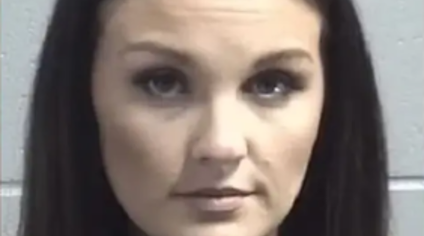 Çıplak fotoğraflarını göndererek ikna etti! Öğretmen ve 17 yaşındaki öğrencisinin ilişki ifşa edildi... "Oğlumuzun hayatını mahvetti"