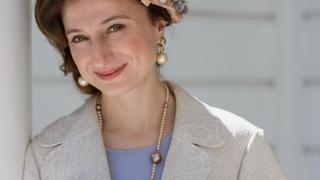 Bihter'in yıldızı Nezaket Erden dekolteli pozlarıyla gündem oldu! Bakan bir daha baktı