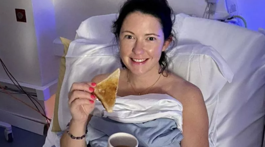 Dördüncü bebeğini evde arkadaşlarının yanında doğurdu! Üstelik her saniyeyi canlı yayınladı... "Doğumumu 45 bin yabancıya canlı yayınladım" 