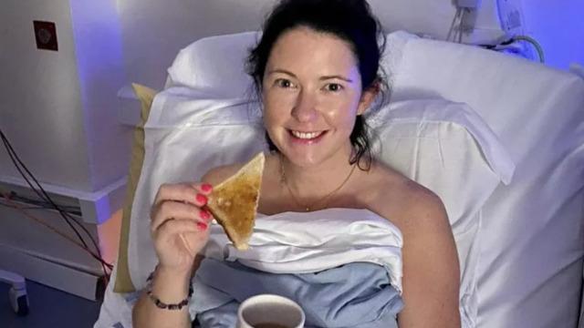 Dördüncü bebeğini evde arkadaşlarının yanında doğurdu! Üstelik her saniyeyi canlı yayınladı... Doğumumu 45 bin yabancıya canlı yayınladım 