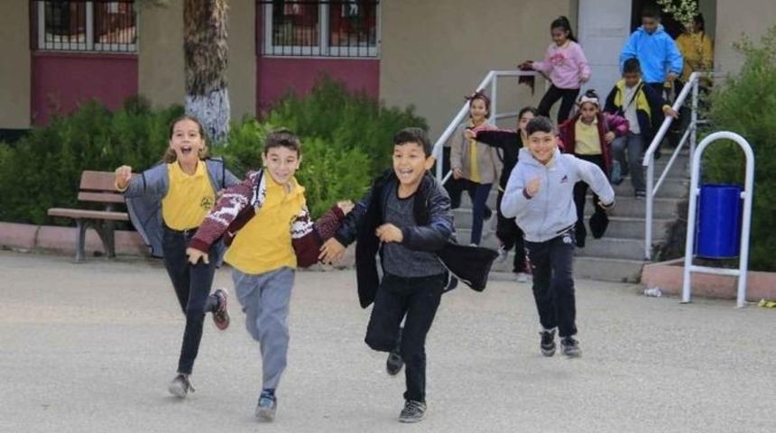 Bugün okullar tatil mi? 20 Kasım Pazartesi hangi il ve ilçelerde okullar tatil?