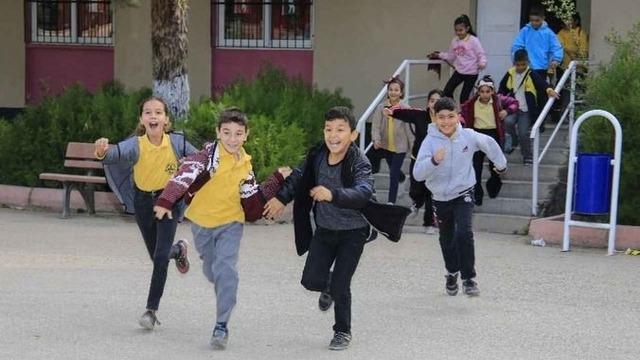 Bugün okullar tatil mi? 20 Kasım Pazartesi hangi il ve ilçelerde okullar tatil?