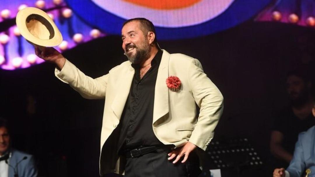 5 ayda 22 kilo vermişti! Ata Demirer smokinli pozlarıyla g&uuml;ndem oldu