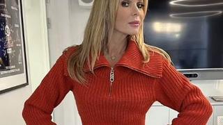 Amanda Holden kazağını kaldırıp göğsünü gösterdi! Sansürü dikkat çekti