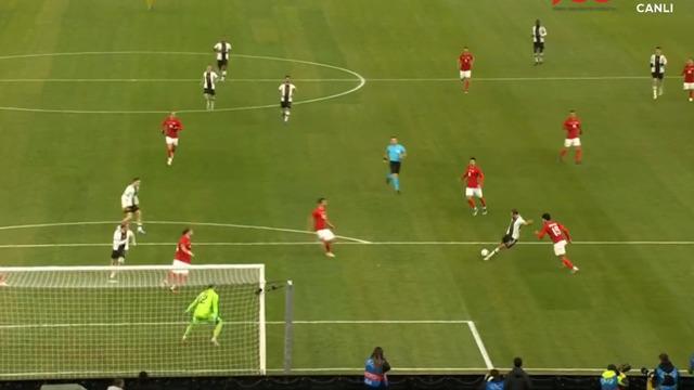 Almanya'nın attığı golde İlkay Gündoğan'ın tavrı sosyal medyada gündeme oturdu!