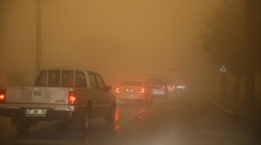 Mardin'de gündüz geceye döndü! Her yer kızıla büründü