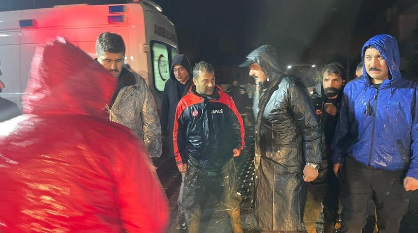 Batman'da sel sularına kapılan 3 çocuk aranıyor