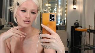 Didem Soydan derin sırt dekoltesiyle adeta büyüledi! Ayna karşısındaki pozları sosyal medyayı salladı