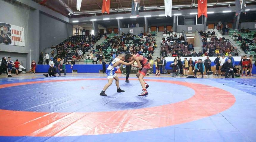Cumhuriyet’in anısına ve Olimpiyat Şampiyonun adına güreş turnuvası düzenlendi