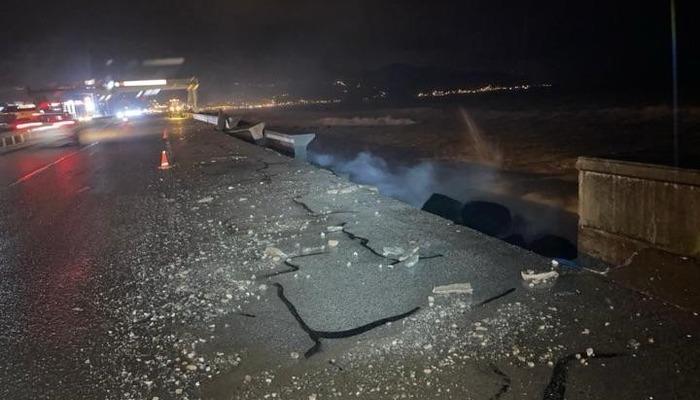 Şiddetli dalgalar nedeniyle Karadeniz Sahil Yolu’nda çökme meydana geldi