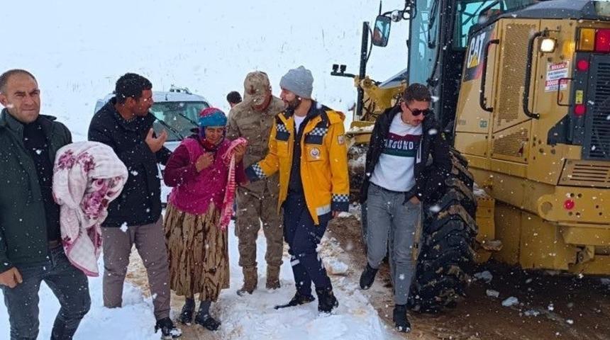 Erzurum&rsquo;da il&ccedil;elerde eğitime kar engeli