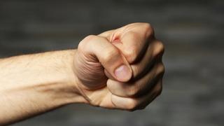 KİŞİLİK TESTİ: Hangi duygusal yönünüz daha baskın? Yumruk sıkma şekliniz karakterinizi açığa çıkarıyor!