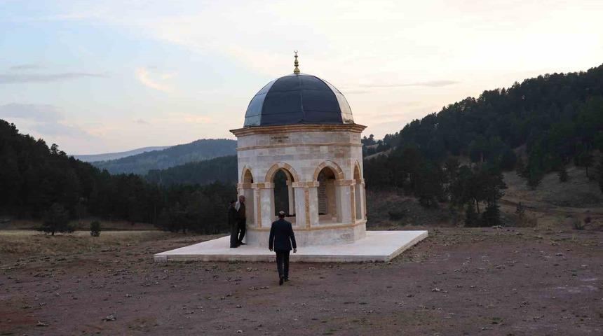 Sivas’ta esrarengiz türbe! Hikayesi dikkat çekiyor