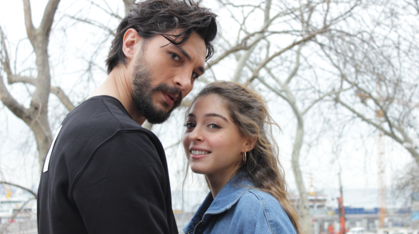 Başrollerini Cemre Baysel ve İlhan Şen'in paylaştığı 'Aşk Filmi' filminin afişi paylaşıldı! Vizyon tarihine günler kaldı